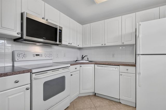 2182 NE 1st Way 202, Boynton Beach, FL 33435