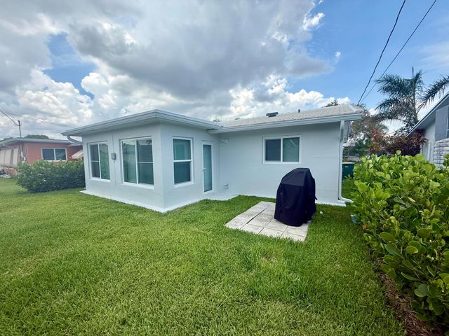 2712 NW 52nd Court, Tamarac, FL 33309