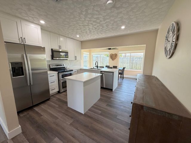 2712 NW 52nd Court, Tamarac, FL 33309