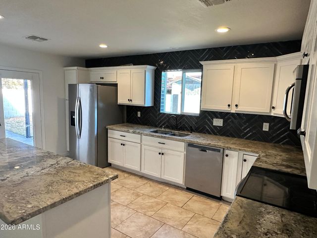 8807 W Catalina Drive, Phoenix, AZ 85037