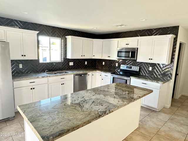 8807 W Catalina Drive, Phoenix, AZ 85037
