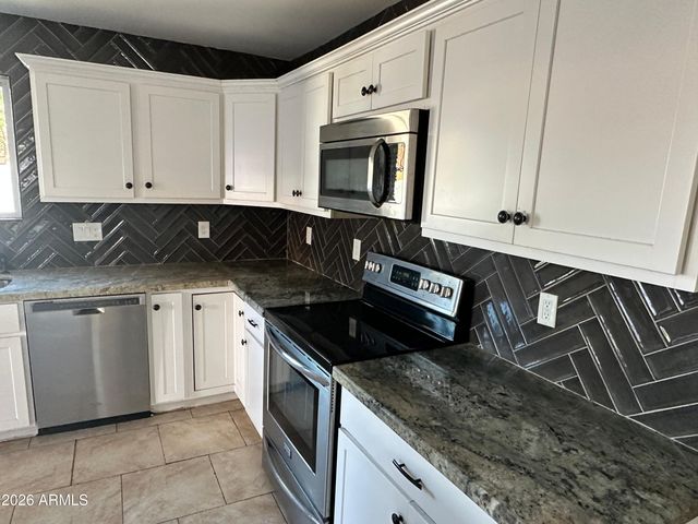 8807 W Catalina Drive, Phoenix, AZ 85037