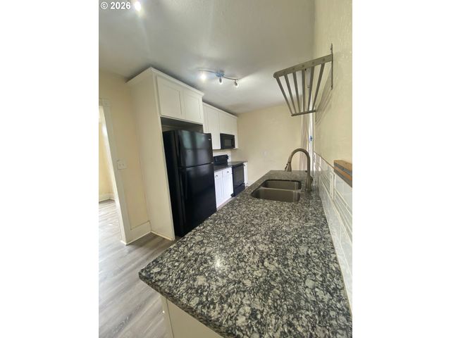 3026 Se TACOMA St, Portland, OR 97202