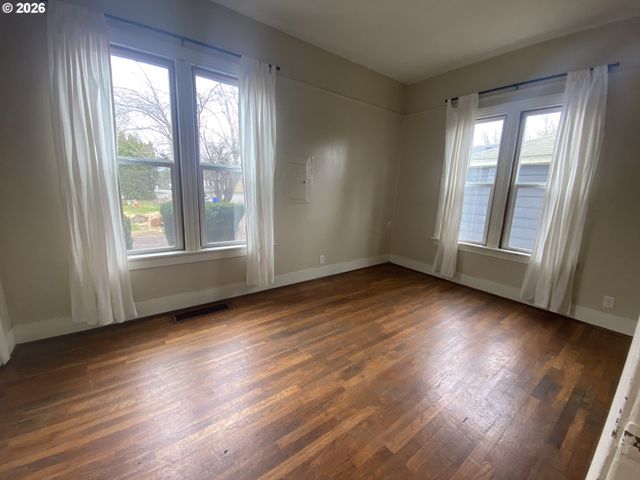 3026 Se TACOMA St, Portland, OR 97202