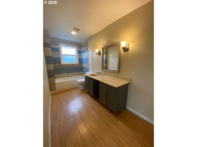 3026 Se TACOMA St, Portland, OR 97202