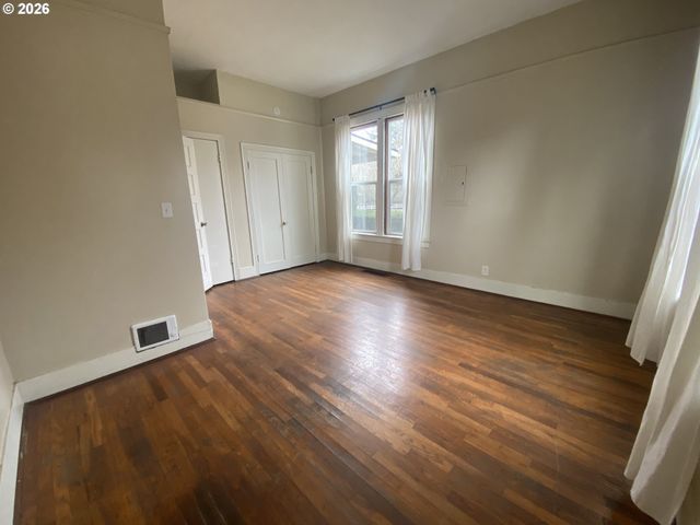 3026 Se TACOMA St, Portland, OR 97202