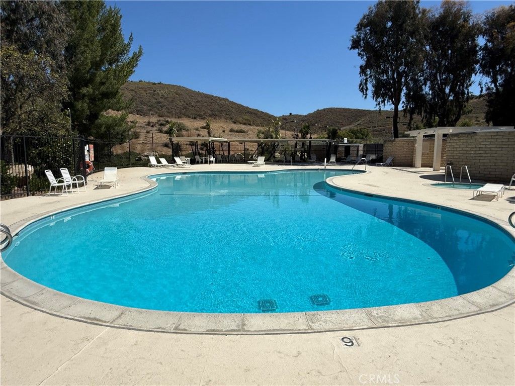 Image 20 of property listing at 1507 Redwood Circle, Thousand Oaks, CA 91360