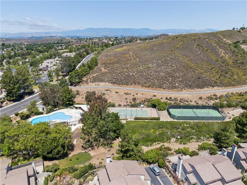 Image 22 of property listing at 1507 Redwood Circle, Thousand Oaks, CA 91360