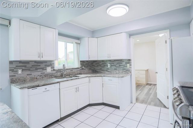4788 Bloomfield Drive, Sterling Heights, MI 48310