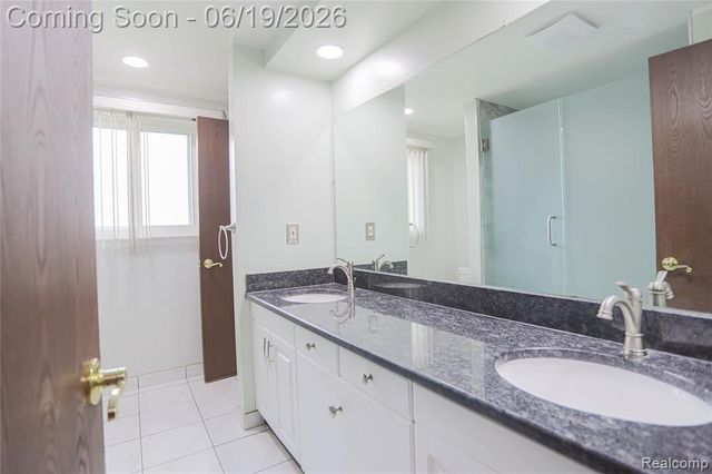 4788 Bloomfield Drive, Sterling Heights, MI 48310