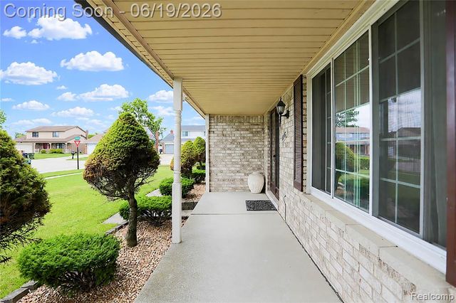 4788 Bloomfield Drive, Sterling Heights, MI 48310