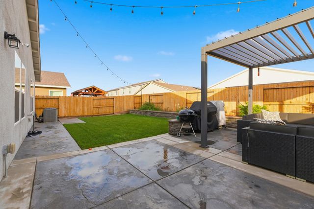 6218 Panda Way, Riverbank, CA 95367