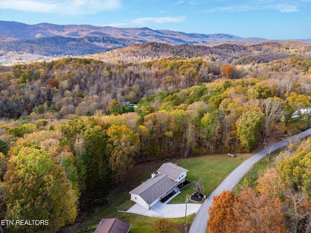 609 Stephens Rd, Rocky Top, TN 37769