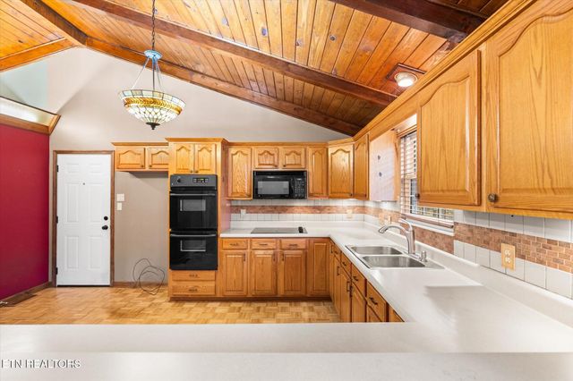 609 Stephens Rd, Rocky Top, TN 37769