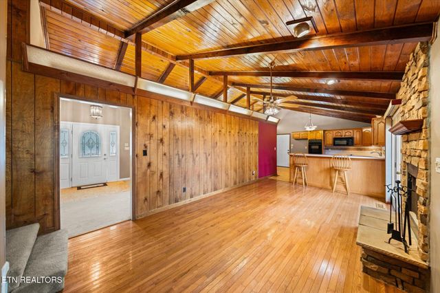 609 Stephens Rd, Rocky Top, TN 37769