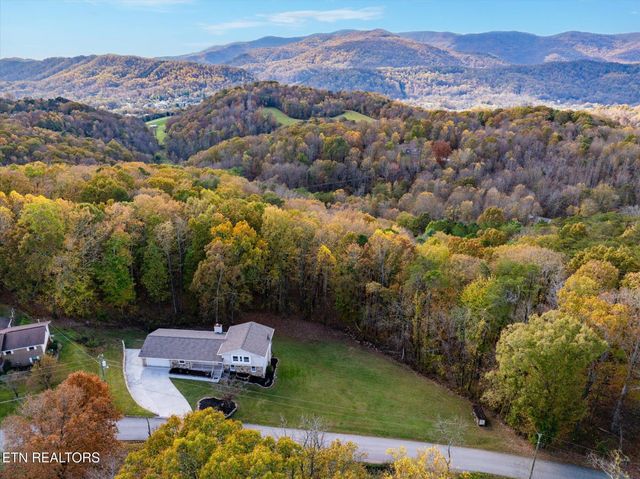 609 Stephens Rd, Rocky Top, TN 37769