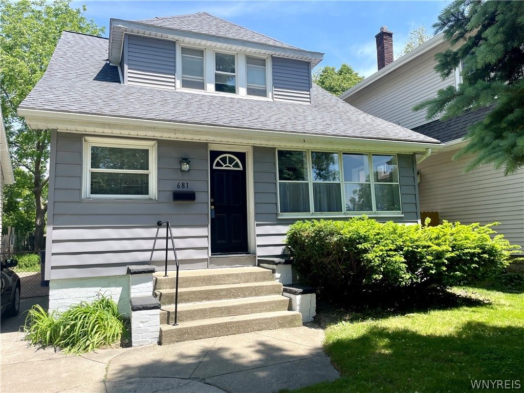 681 Mckinley Parkway, Buffalo, NY 14220