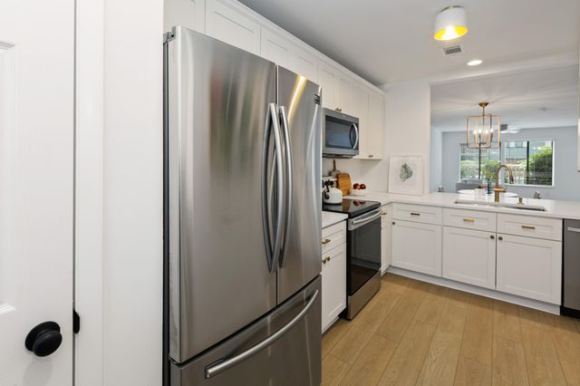 1141 Shadow Lake Circle D, Mount Pleasant, SC 29464