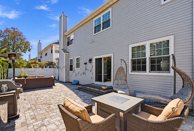 184 Cranberry Court, Melville, NY 11747