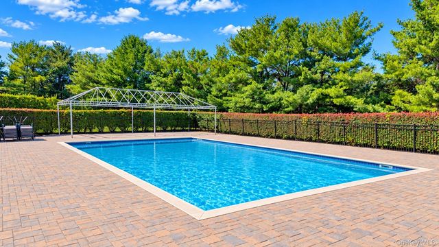 184 Cranberry Court, Melville, NY 11747