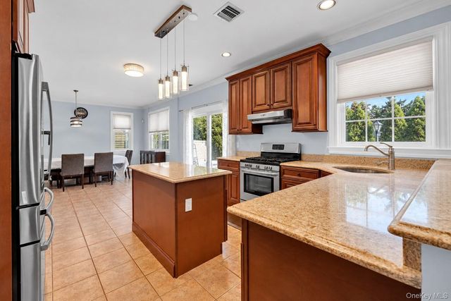 184 Cranberry Court, Melville, NY 11747