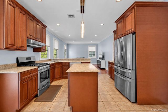 184 Cranberry Court, Melville, NY 11747