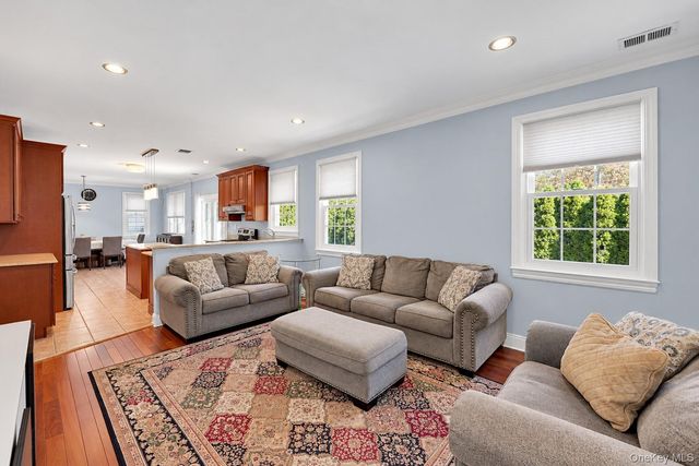 184 Cranberry Court, Melville, NY 11747