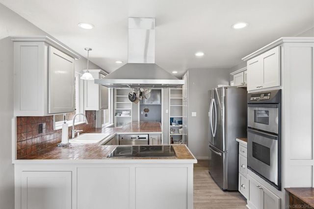 2732 Gobat, San Diego, CA 92122