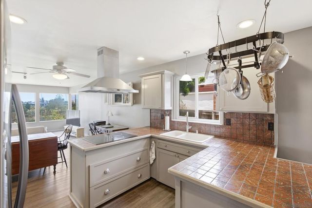 2732 Gobat, San Diego, CA 92122