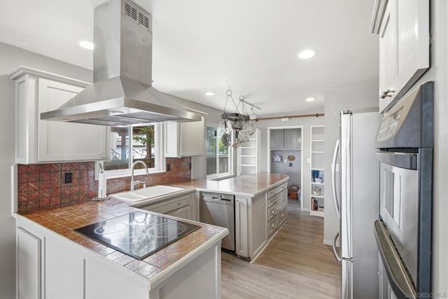 2732 Gobat, San Diego, CA 92122