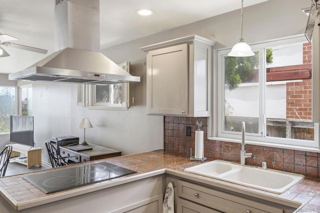 2732 Gobat, San Diego, CA 92122