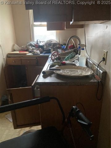 103 Bailes Drive, Nitro, WV 25143