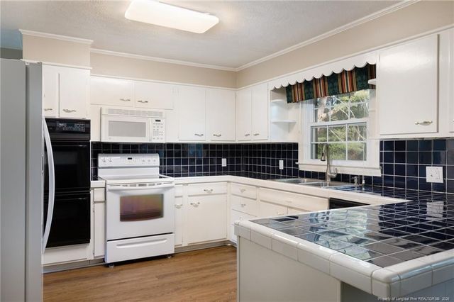 209 W Prospect Avenue, Raeford, NC 28376