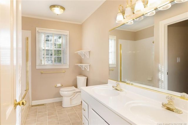 209 W Prospect Avenue, Raeford, NC 28376