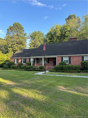 209 W Prospect Avenue, Raeford, NC 28376
