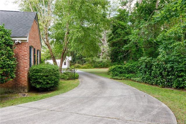 209 W Prospect Avenue, Raeford, NC 28376