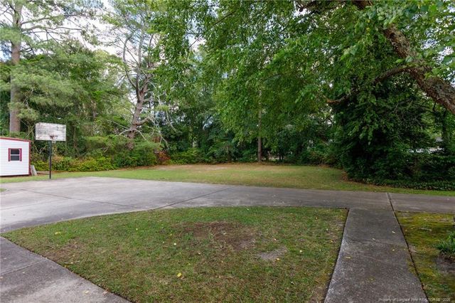 209 W Prospect Avenue, Raeford, NC 28376