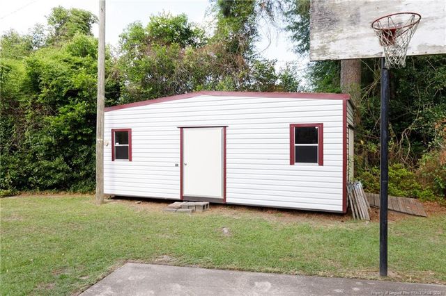 209 W Prospect Avenue, Raeford, NC 28376