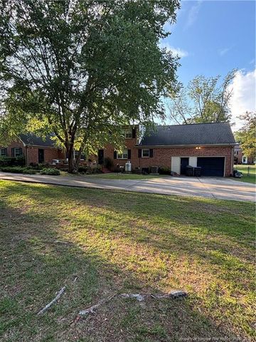 209 W Prospect Avenue, Raeford, NC 28376