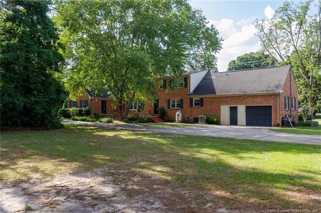 209 W Prospect Avenue, Raeford, NC 28376