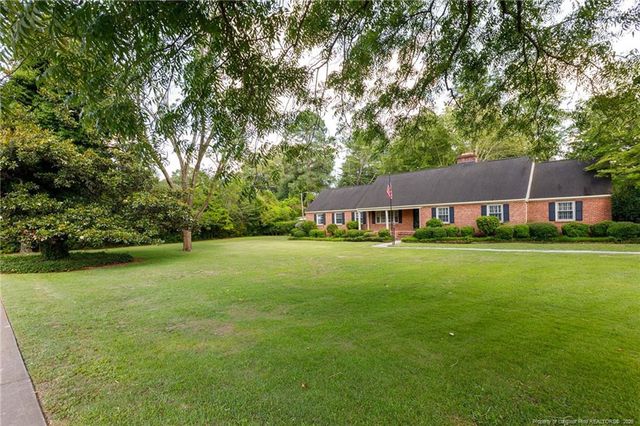209 W Prospect Avenue, Raeford, NC 28376