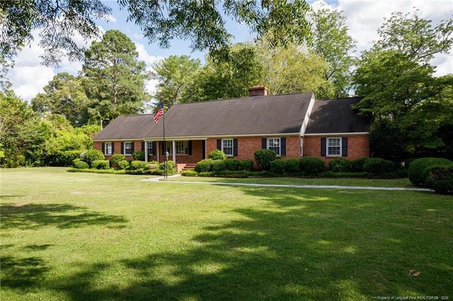 209 W Prospect Avenue, Raeford, NC 28376
