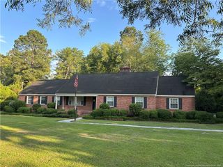 209 W Prospect Avenue, Raeford, NC 28376