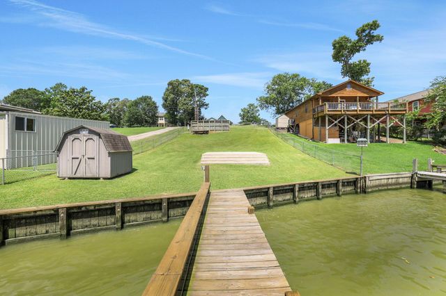 321 E Woodland Shores Drive, Point Blank, TX 77364