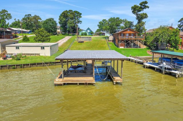 321 E Woodland Shores Drive, Point Blank, TX 77364