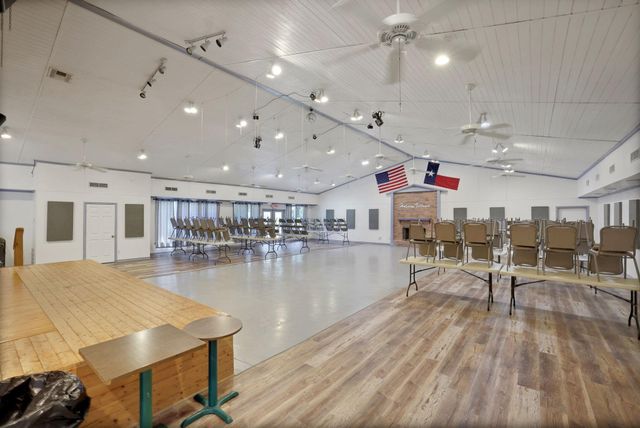 321 E Woodland Shores Drive, Point Blank, TX 77364