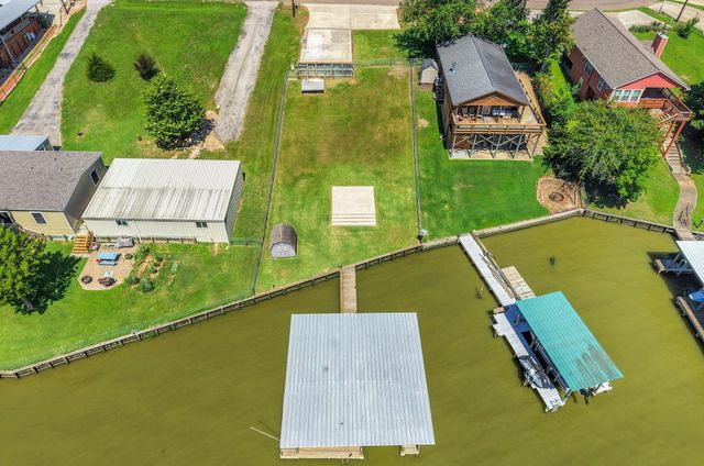 321 E Woodland Shores Drive, Point Blank, TX 77364