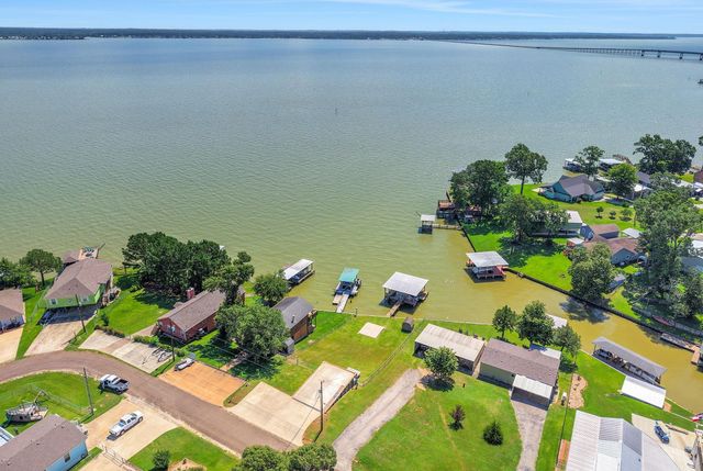 321 E Woodland Shores Drive, Point Blank, TX 77364