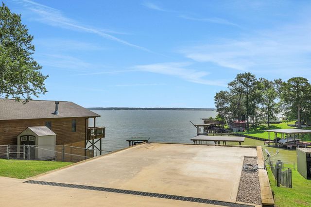 321 E Woodland Shores Drive, Point Blank, TX 77364