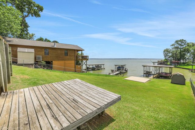 321 E Woodland Shores Drive, Point Blank, TX 77364